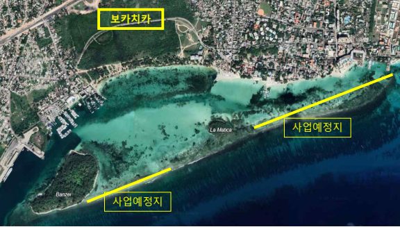 Vista satelital de la playa de Boca Chica con las ubicaciones previstas de la instalación piloto marcadas a lo largo del arrecife